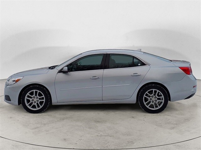 2015 Chevrolet Malibu 1LT photo 2