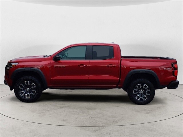 2024 Chevrolet Colorado Z71 photo 2