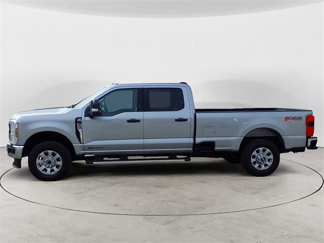 2024 Ford F-350 photo 2