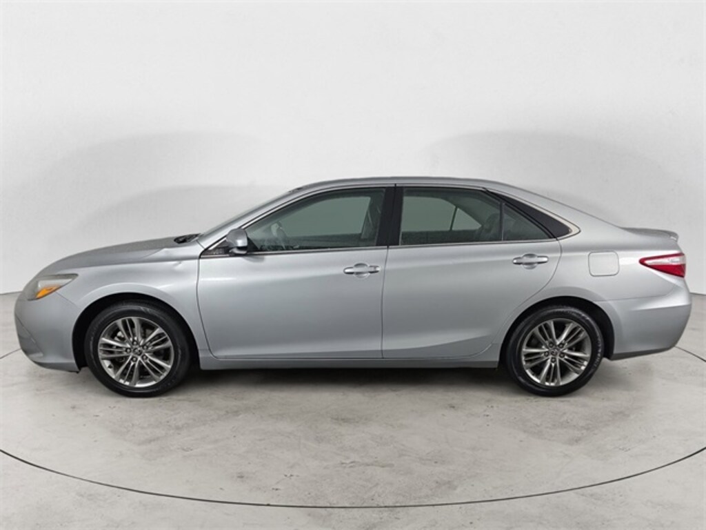 Used 2015 Toyota Camry SE Sedan