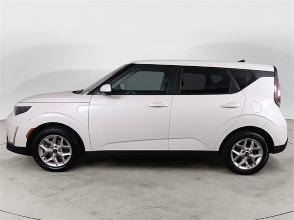 Used 2023 Kia Soul LX Hatchback
