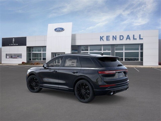 2025 Lincoln Corsair Grand Touring photo 4