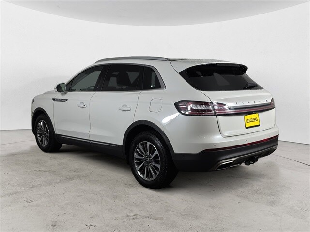 2022 Lincoln Nautilus Reserve photo 2