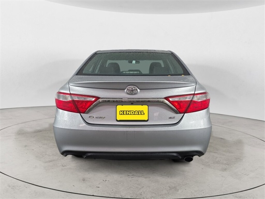Used 2015 Toyota Camry SE Sedan