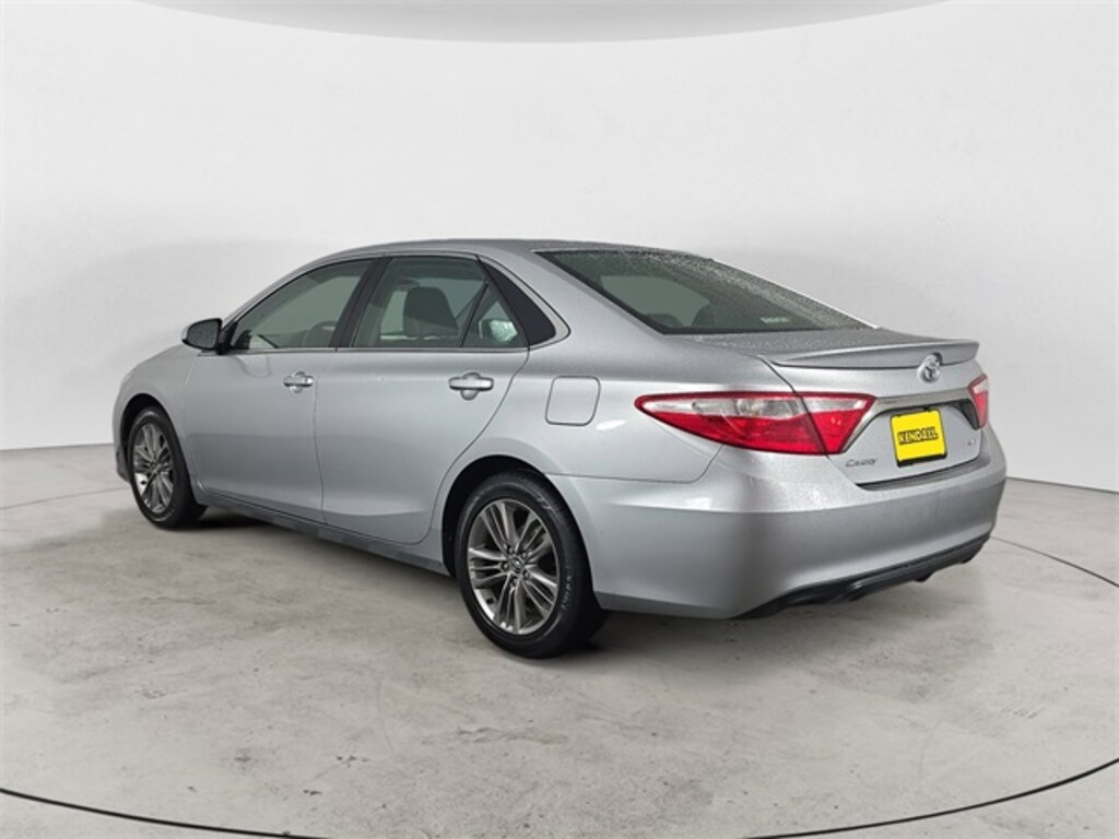 Used 2015 Toyota Camry SE Sedan