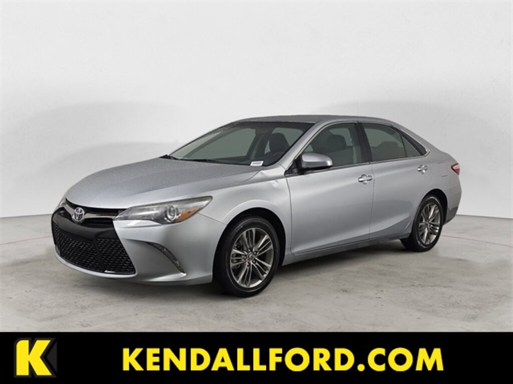 Used 2015 Toyota Camry SE Sedan