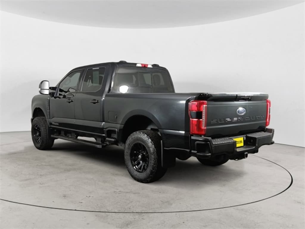 Used 2023 Ford F-350SD Lariat Truck