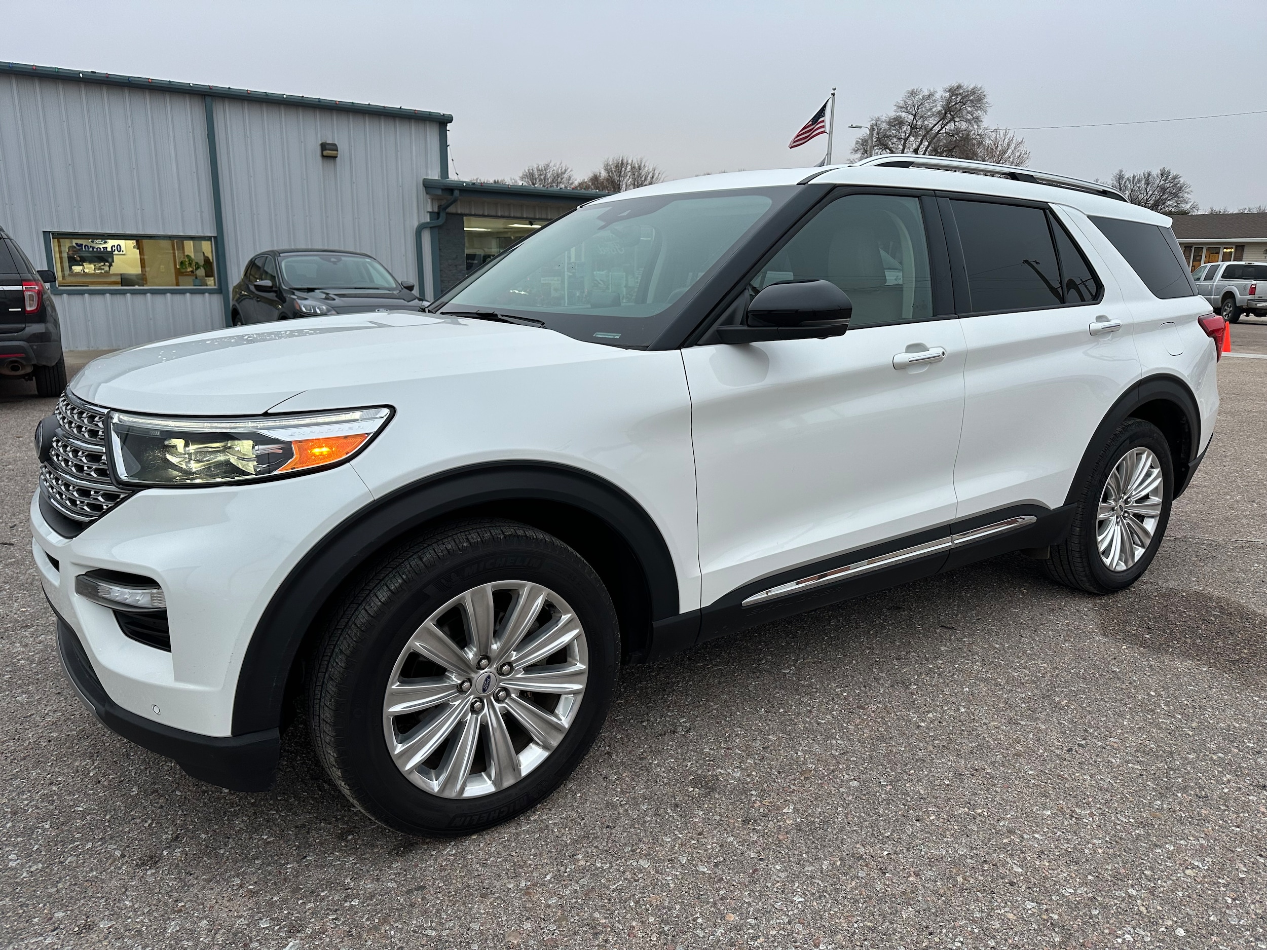 2023 Ford Explorer Limited's photo