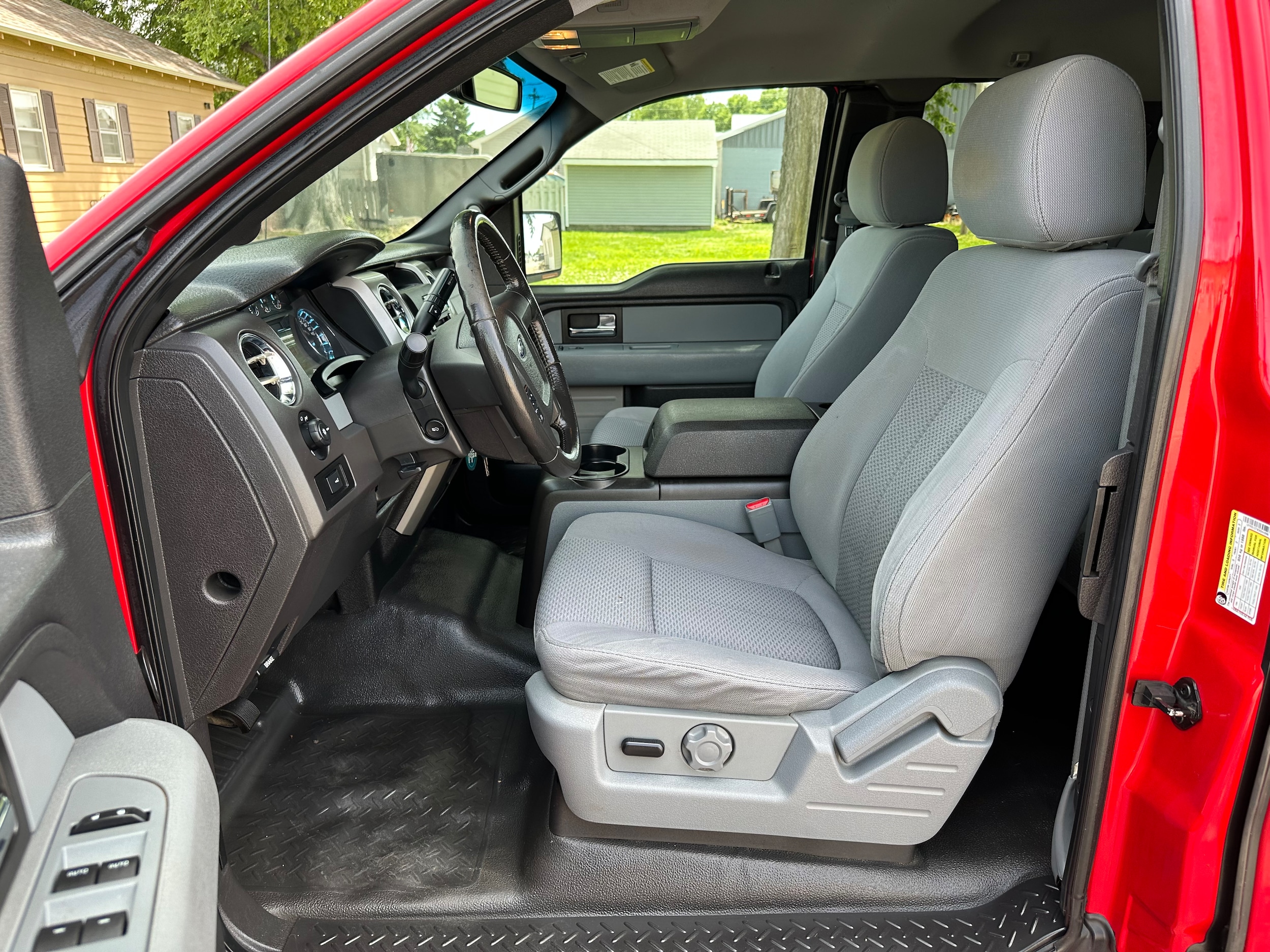 2012 Ford F-150 XLT - Photo 11