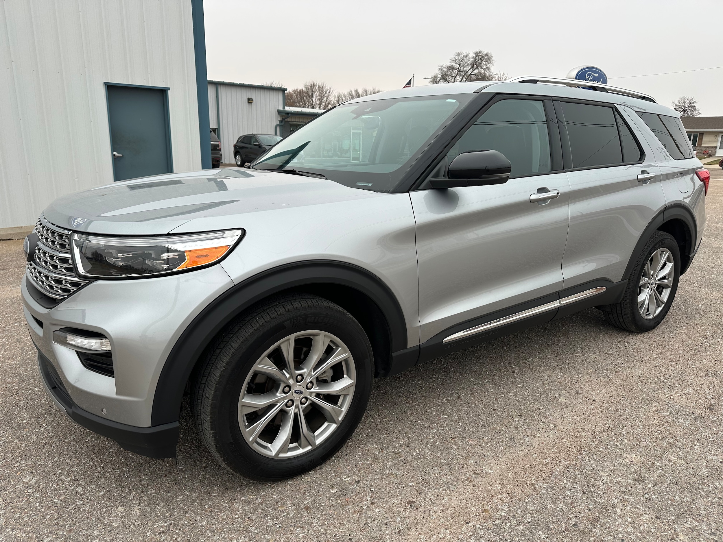 2023 Ford Explorer Limited's photo