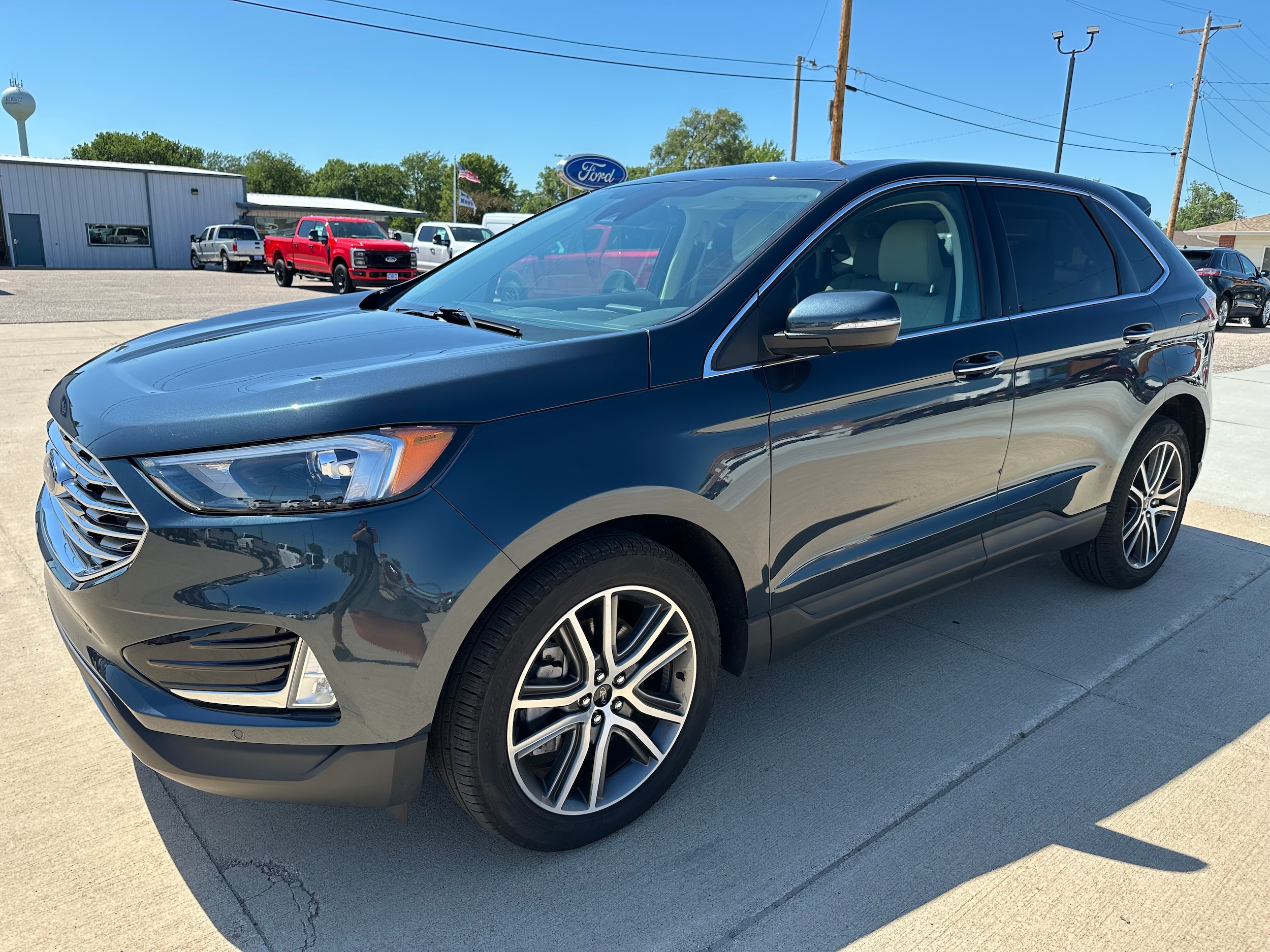 2024 Ford Edge Titanium's photo