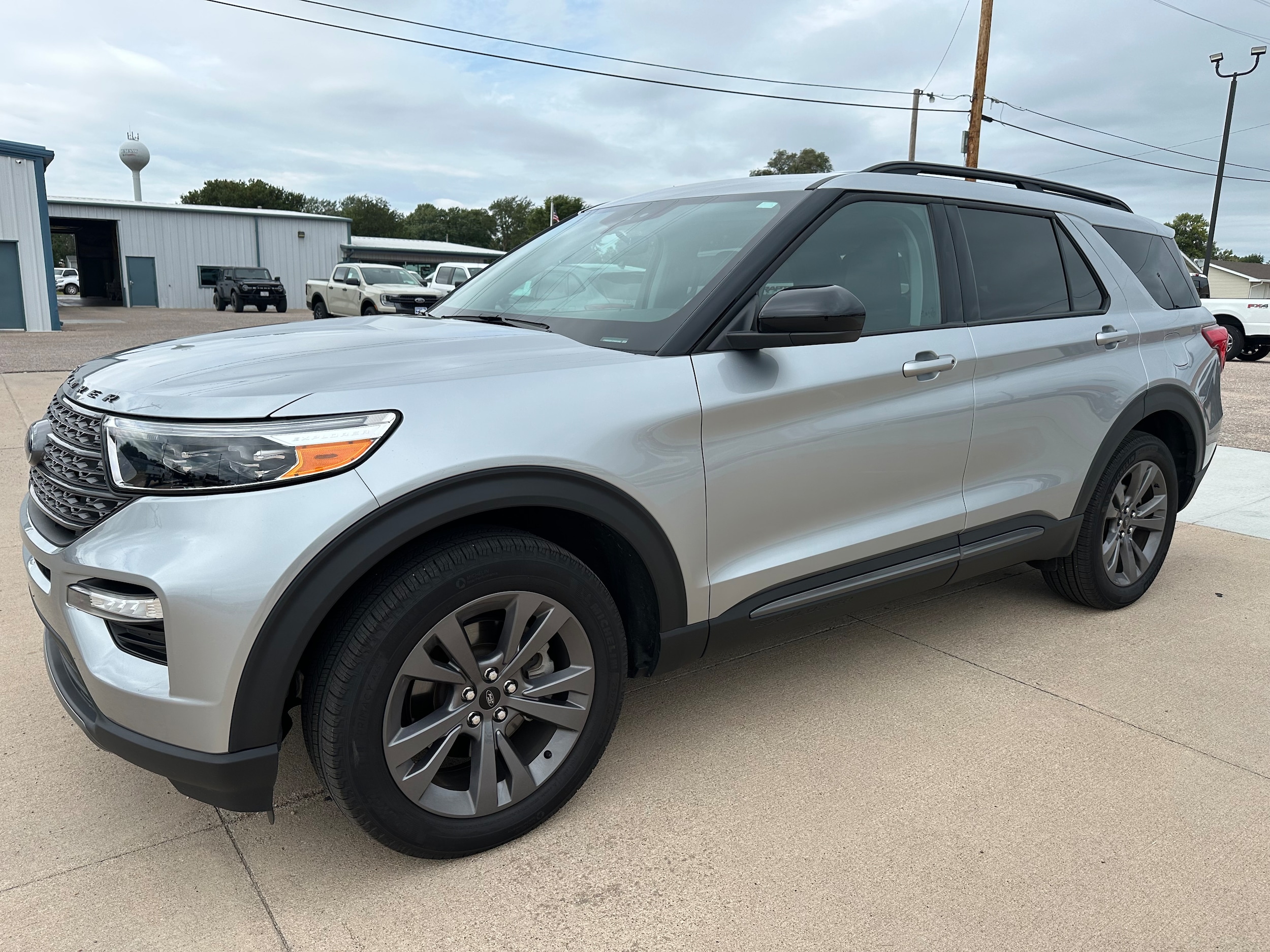 2023 Ford Explorer XLT's photo