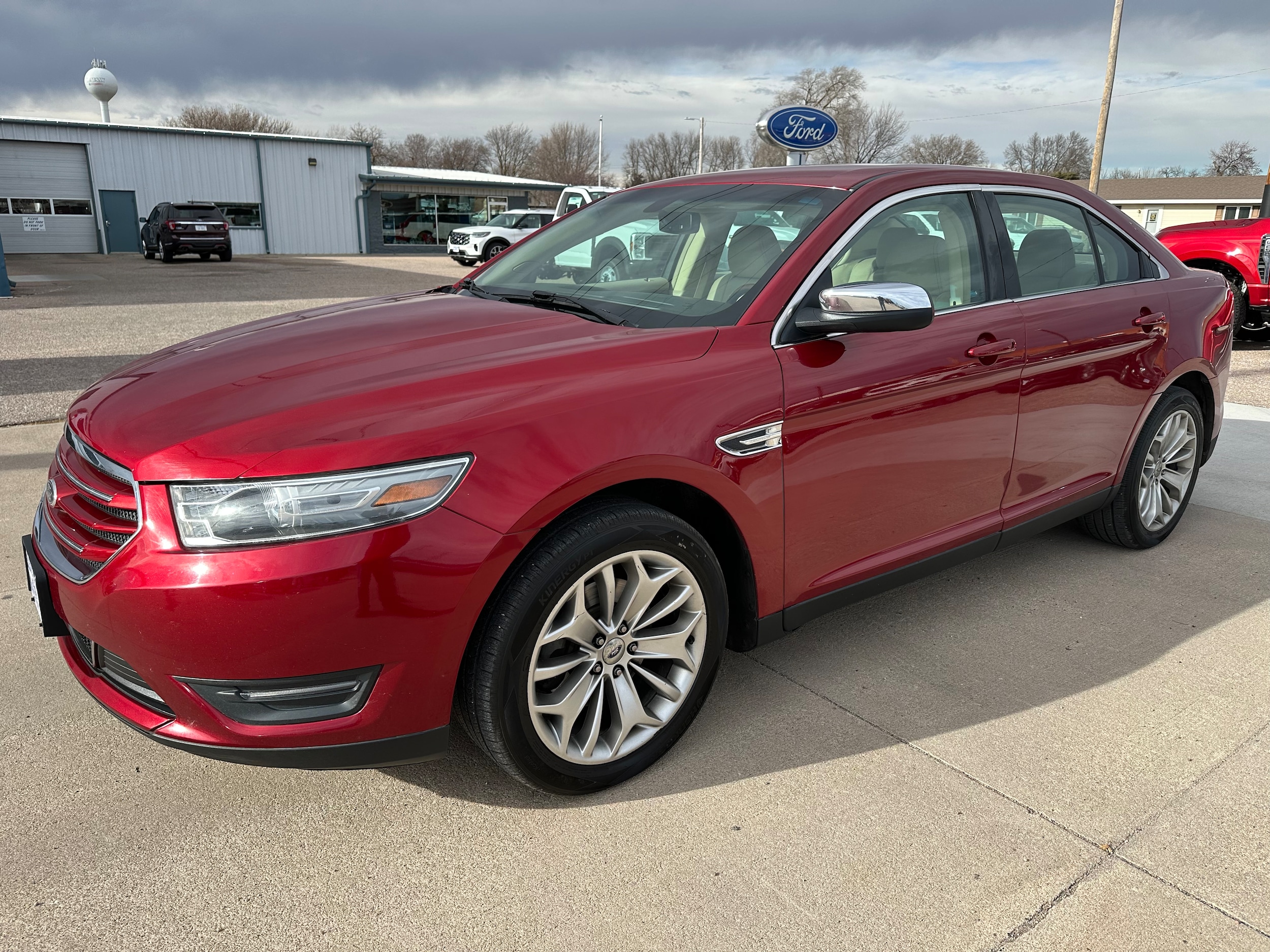 2013 Ford Taurus Limited's photo