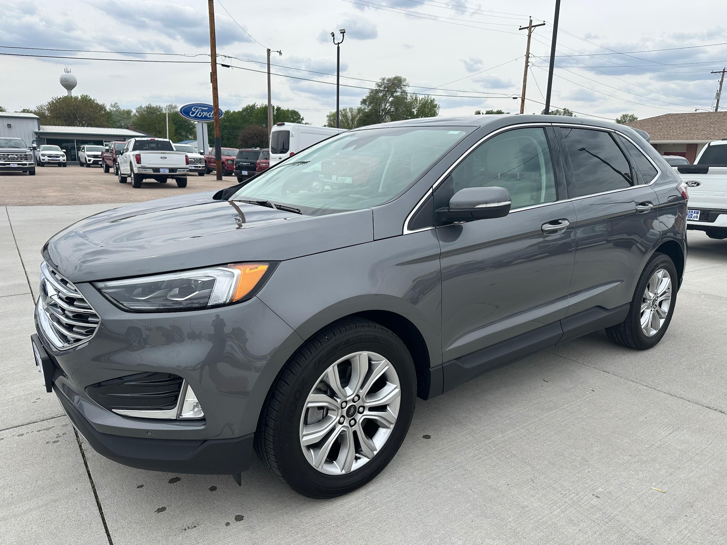 2024 Ford Edge Titanium's photo