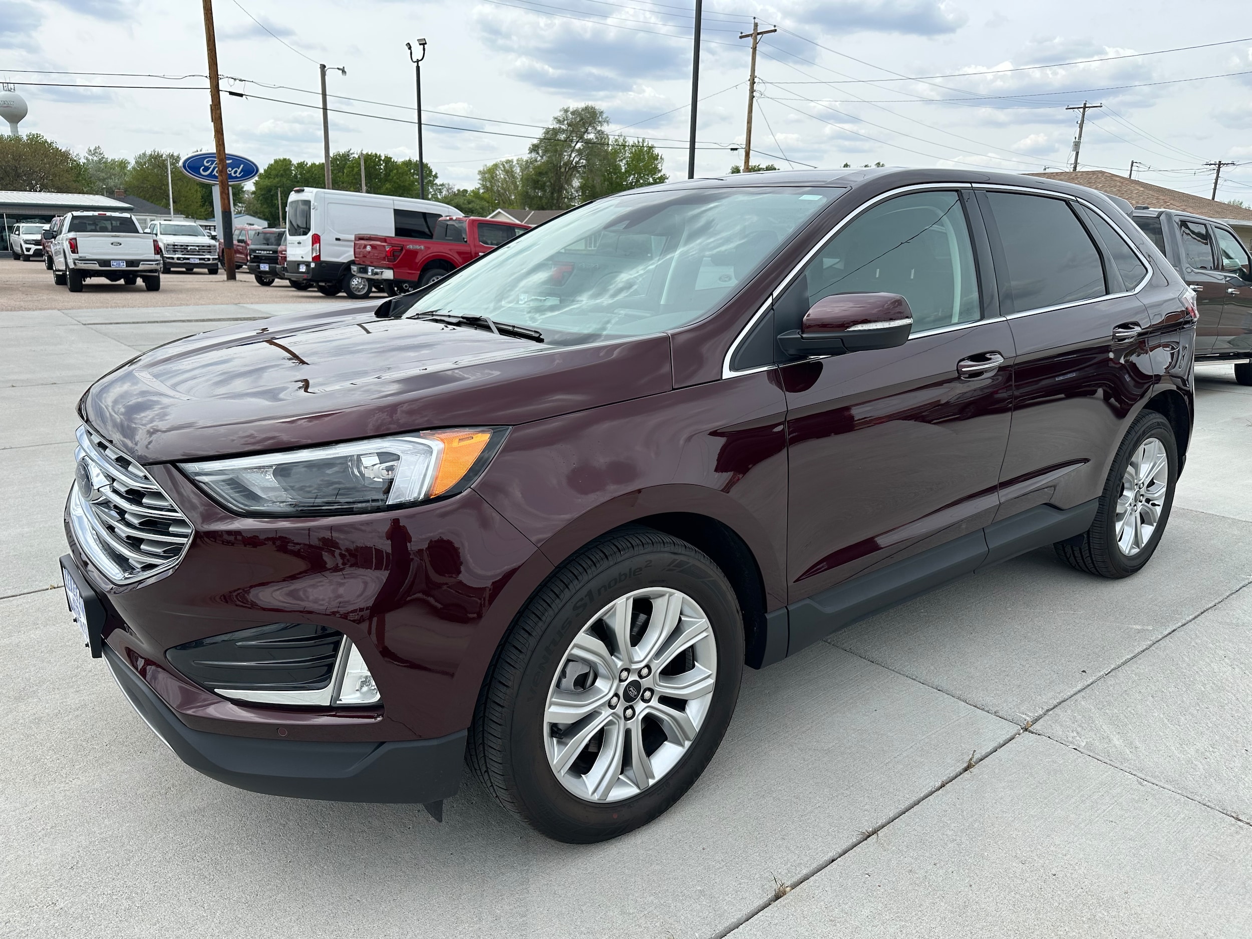 2024 Ford Edge Titanium's photo