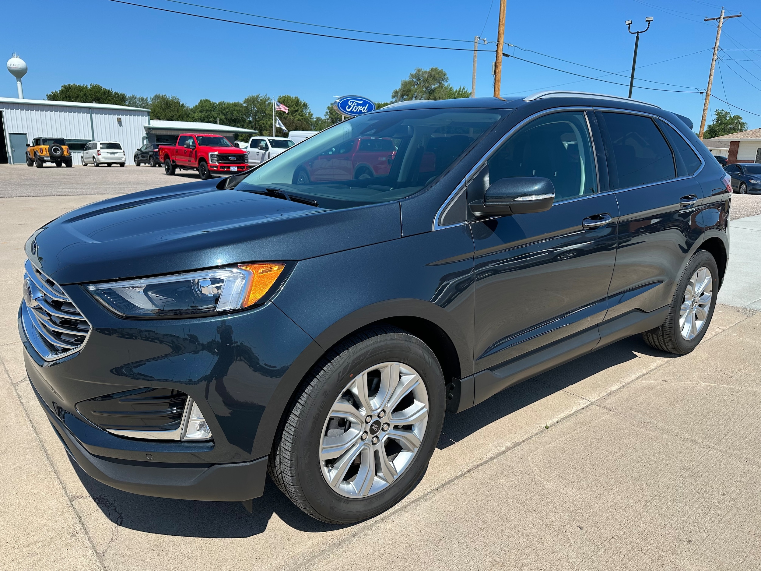 2024 Ford Edge Titanium's photo