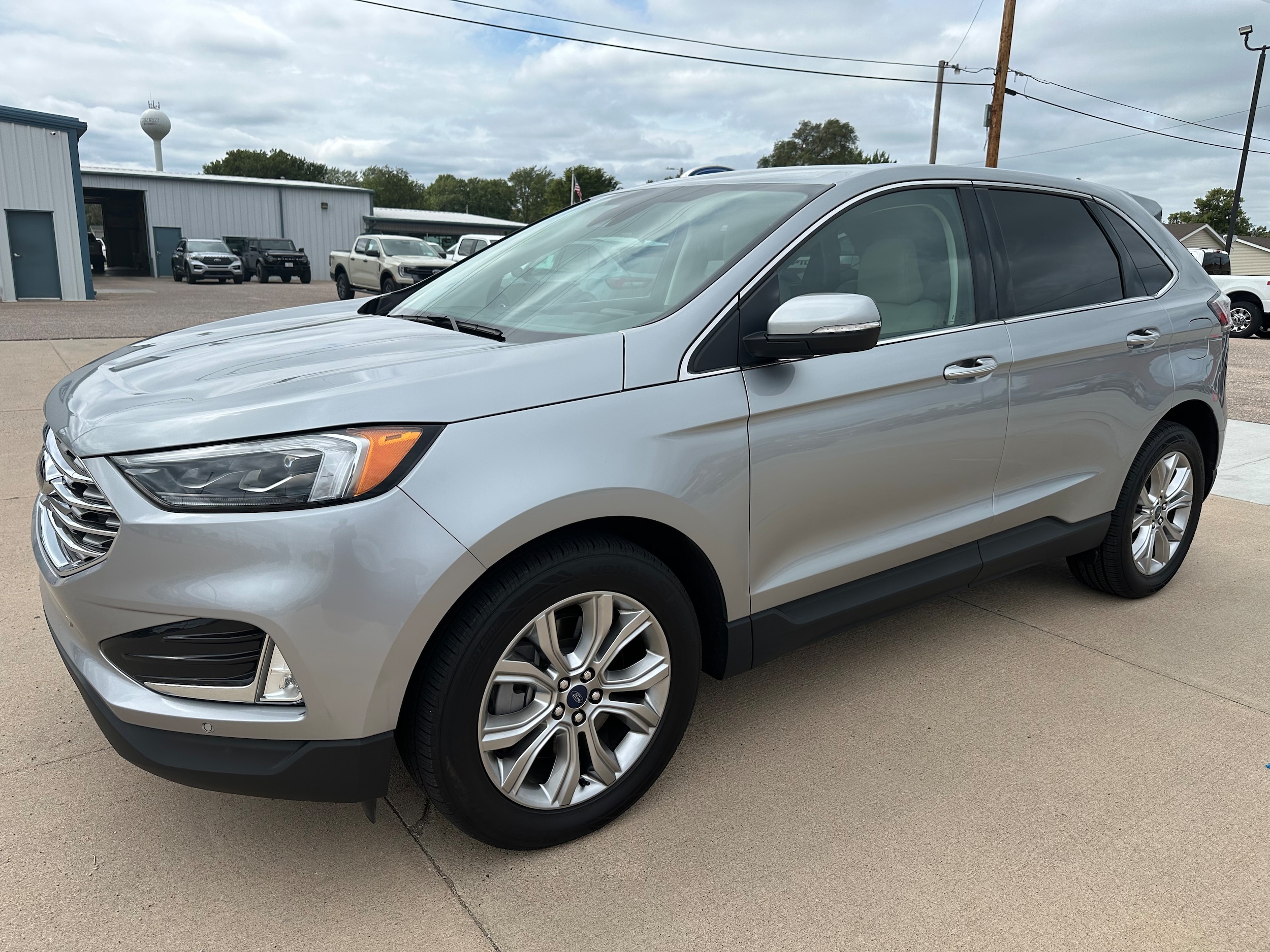 2022 Ford Edge Titanium's photo