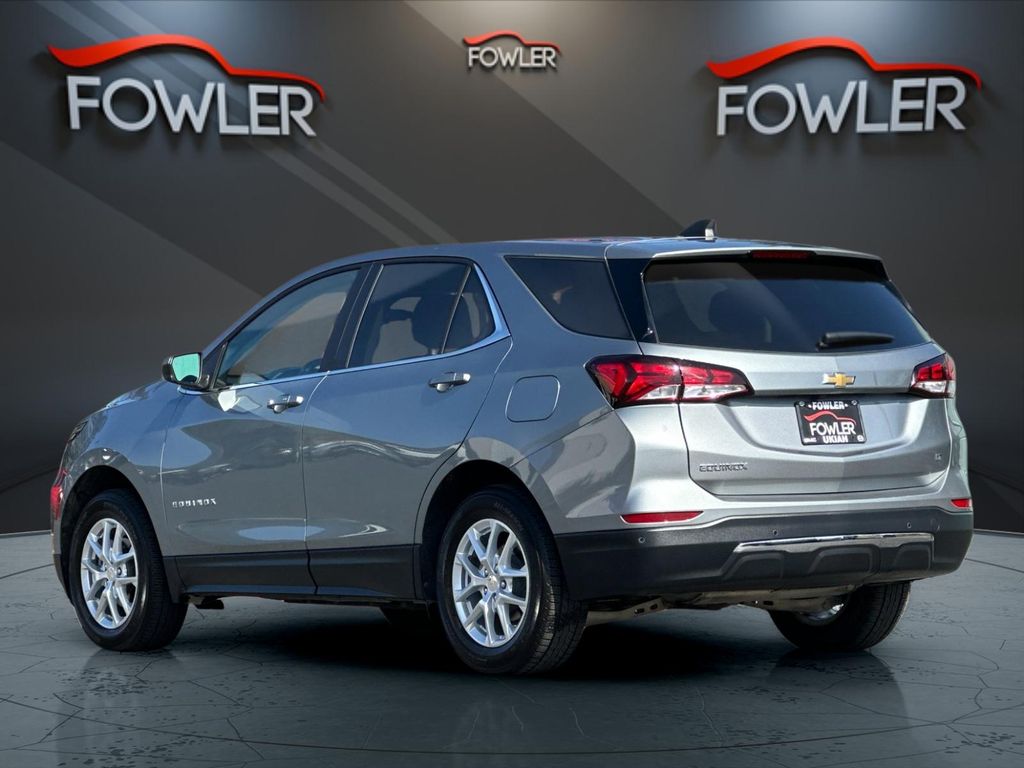 2024 Chevrolet Equinox LT photo 3
