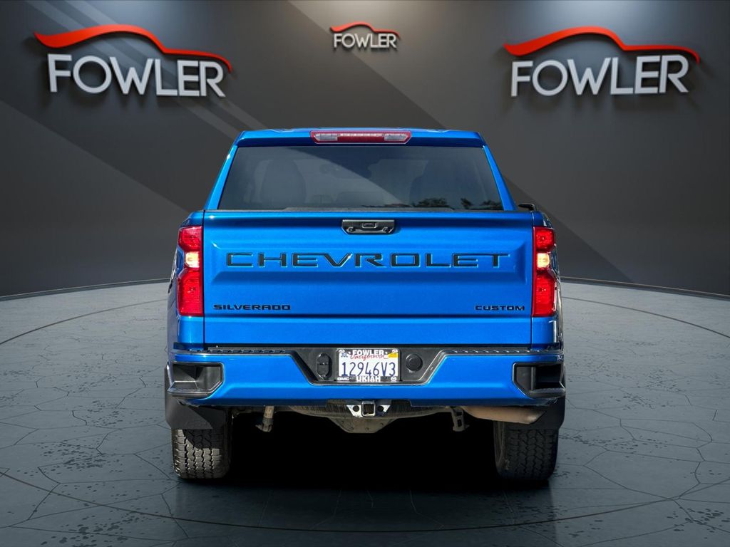 2023 Chevrolet Silverado 1500 Custom photo 4