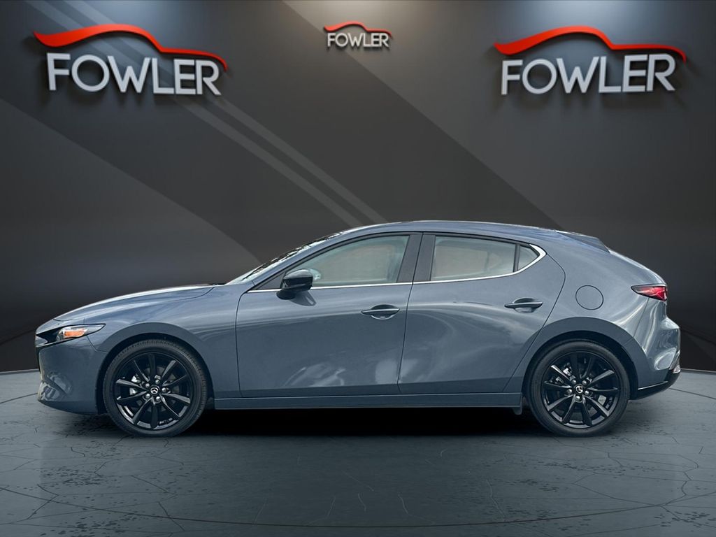 2024 Mazda Mazda3 Hatchback 2.5 s Carbon photo 2