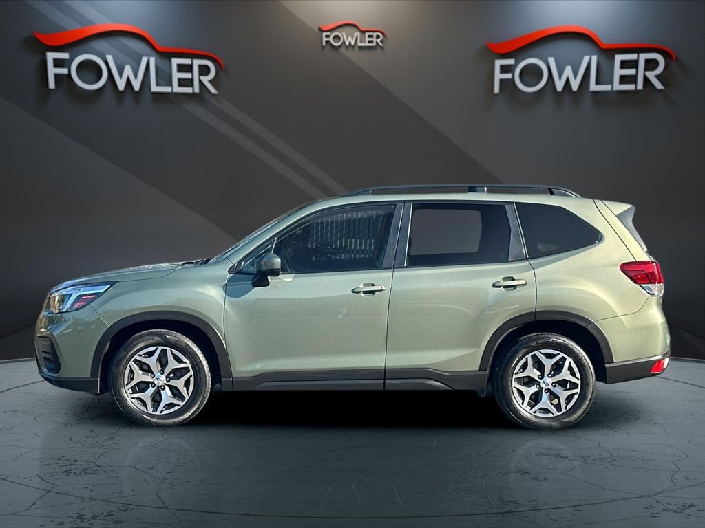 2021 Subaru Forester Premium photo 2