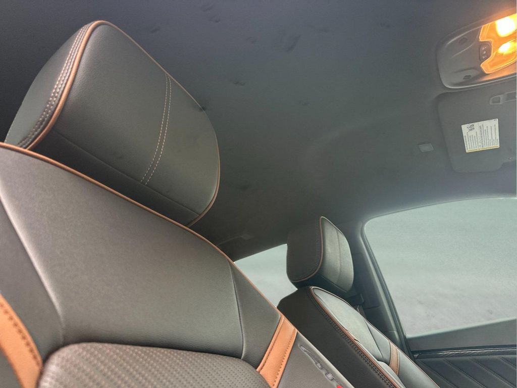 2025 GMC Canyon AT4 - Photo 21