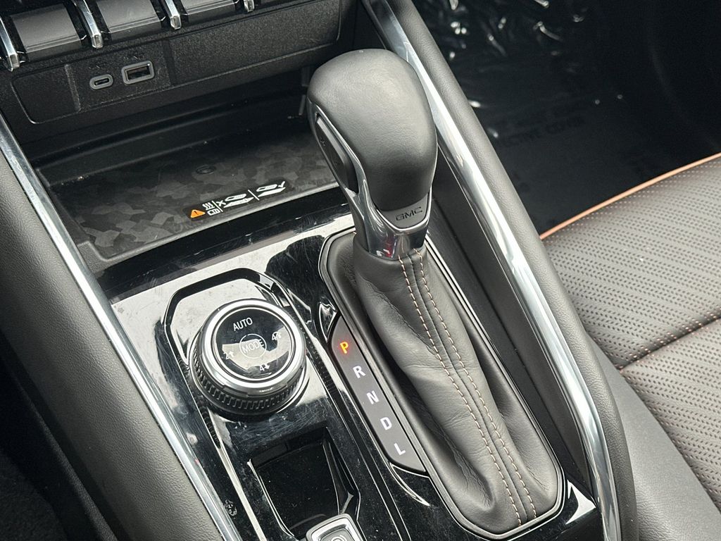 2025 GMC Canyon AT4 - Photo 27