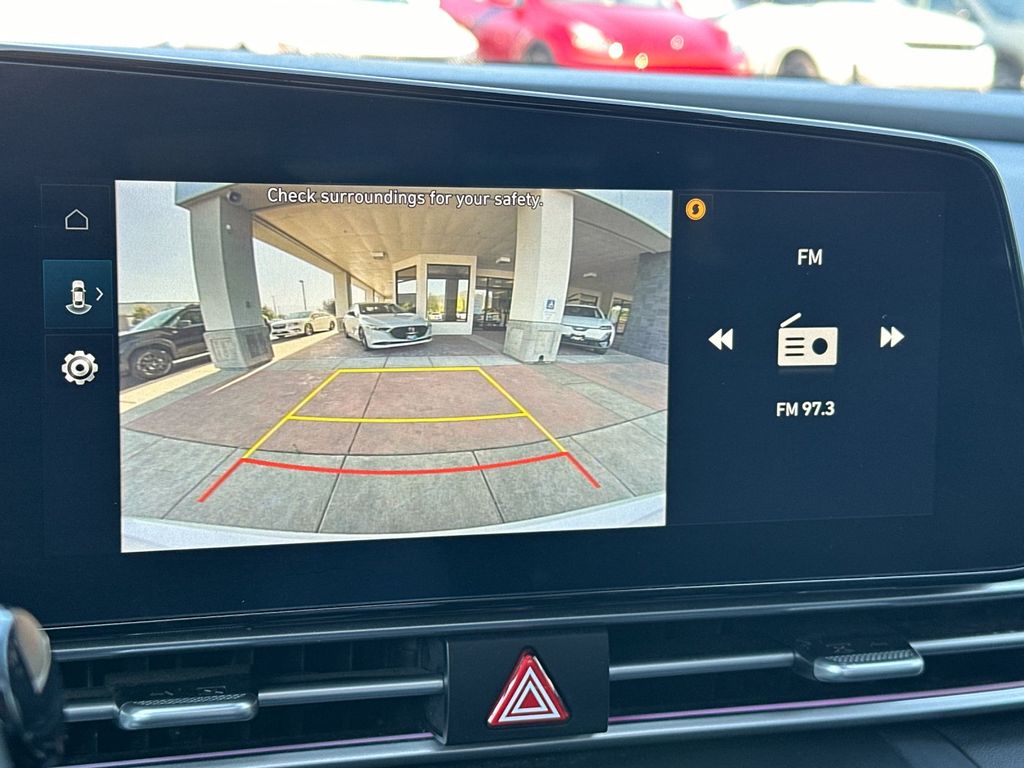 2025 Hyundai Elantra Limited - Photo 24