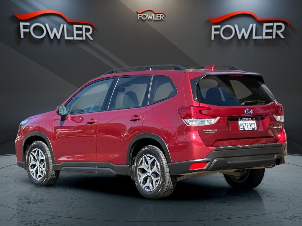 2021 Subaru Forester Premium photo 3