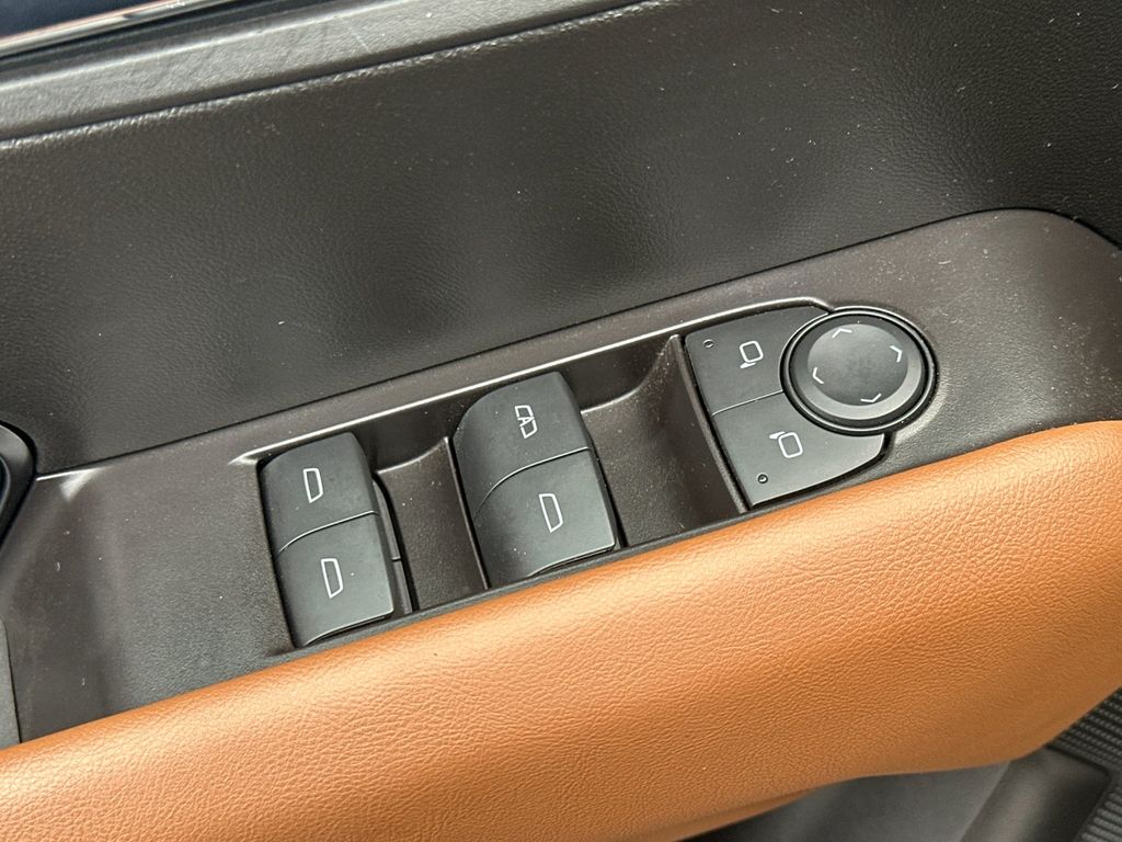2025 GMC Canyon AT4 - Photo 14