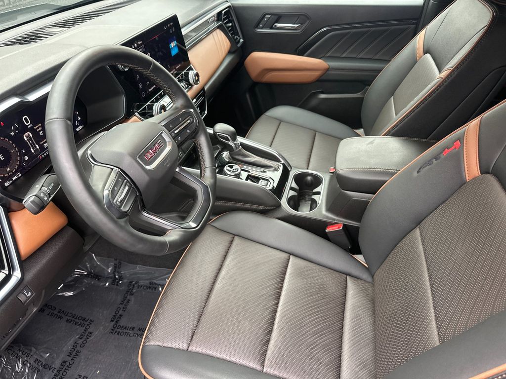 2025 GMC Canyon AT4 - Photo 12
