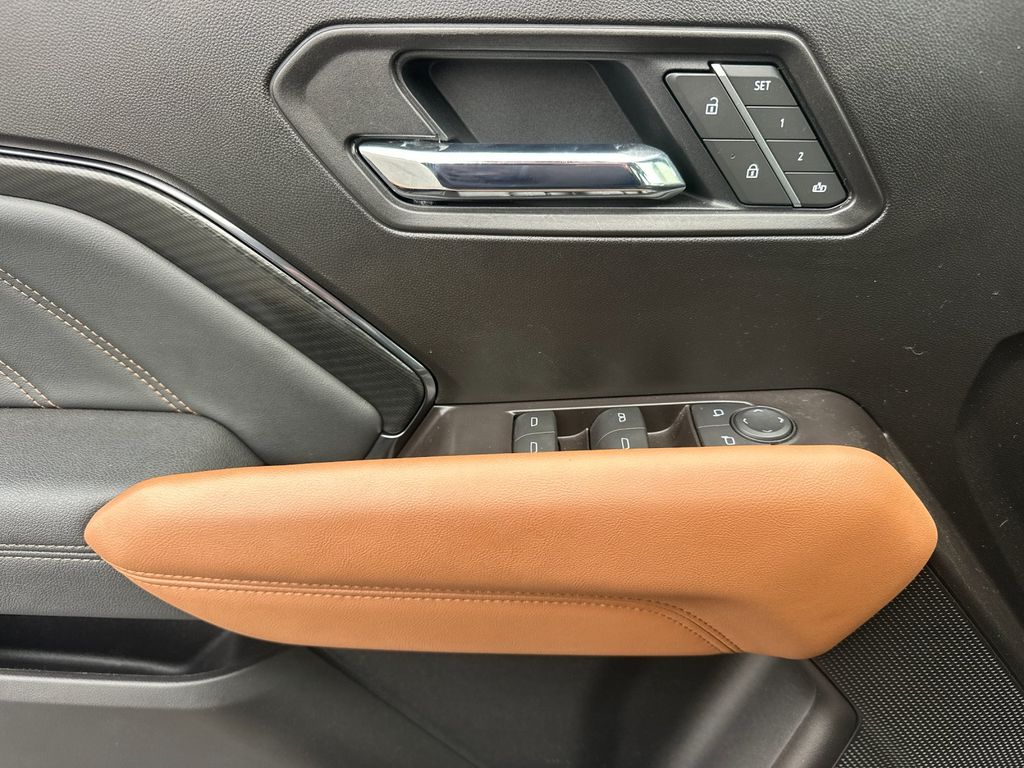 2025 GMC Canyon AT4 - Photo 13