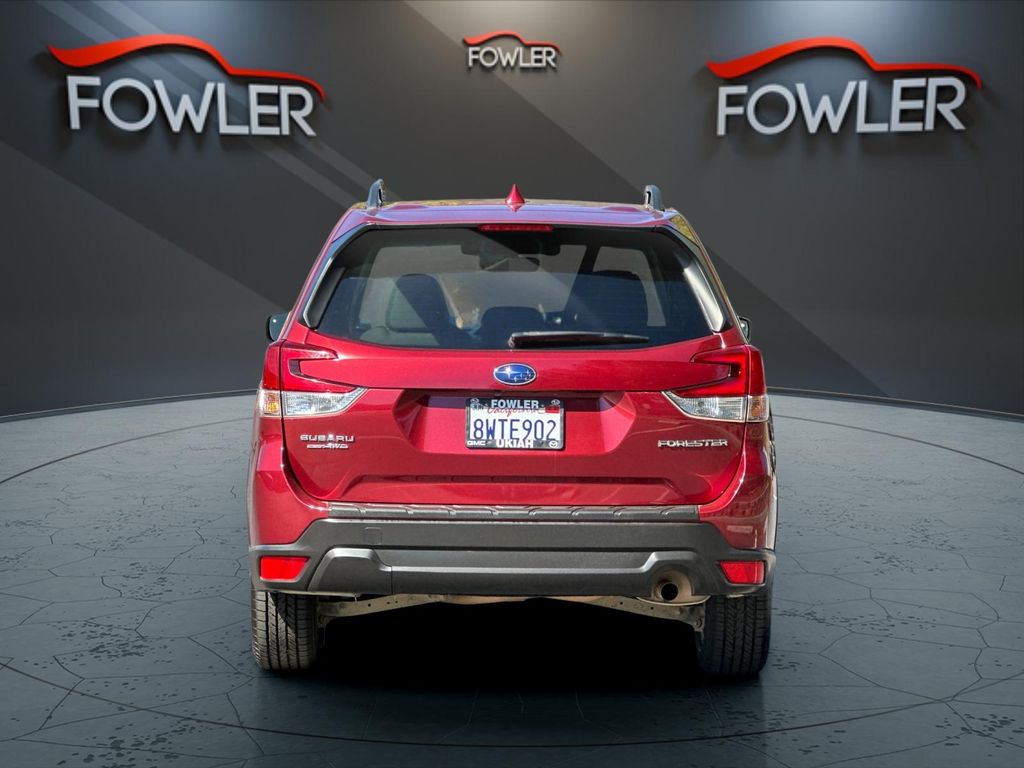 2021 Subaru Forester Premium photo 4