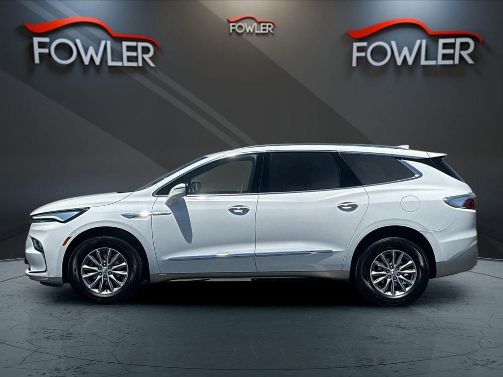 2024 Buick Enclave Premium photo 2