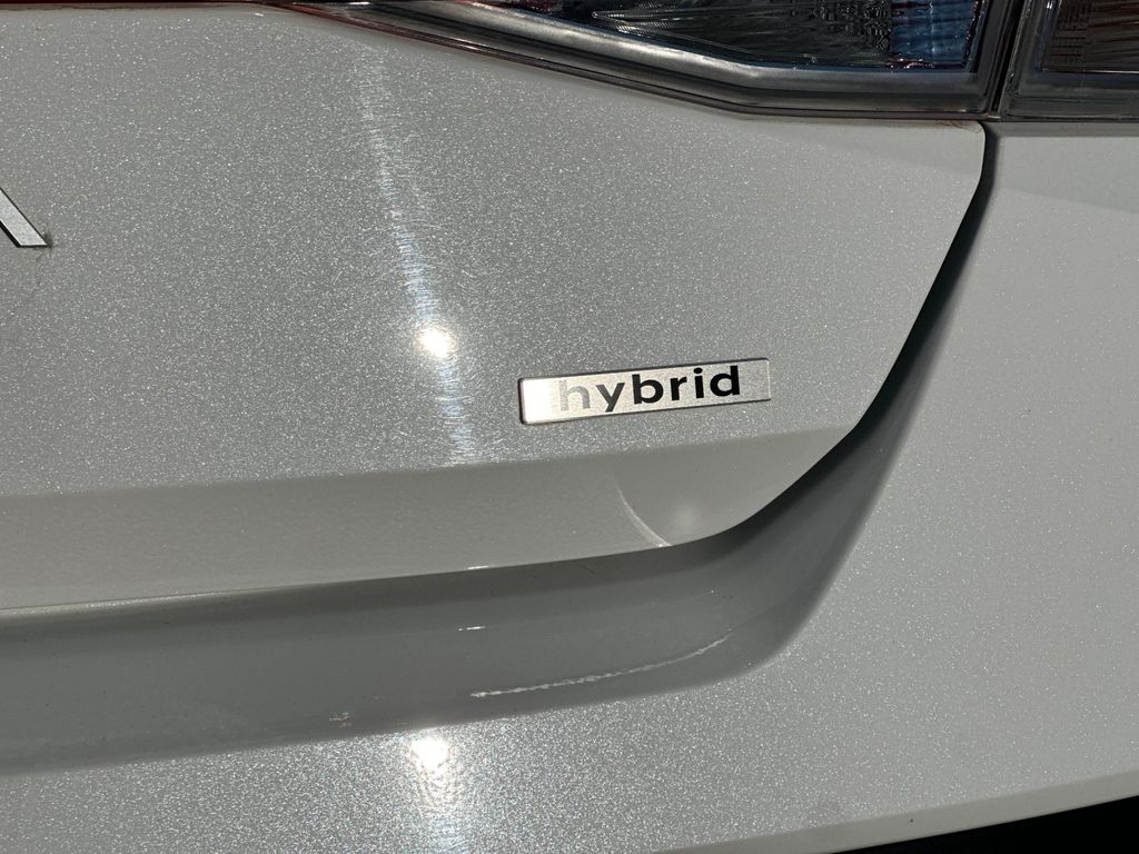 2025 Hyundai Elantra Limited - Photo 35