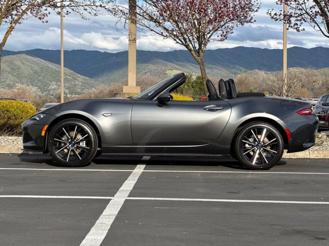2025 Mazda MX-5 Miata Miata Grand Touring photo 2