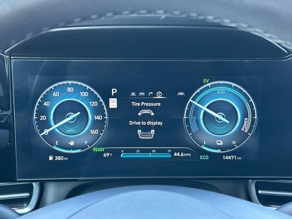 2025 Hyundai Elantra Limited - Photo 31