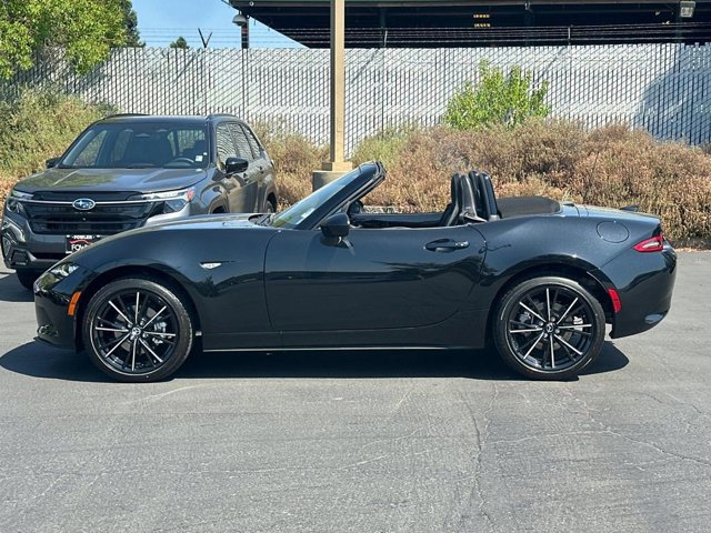 2025 Mazda MX-5 Miata Miata Grand Touring photo 2