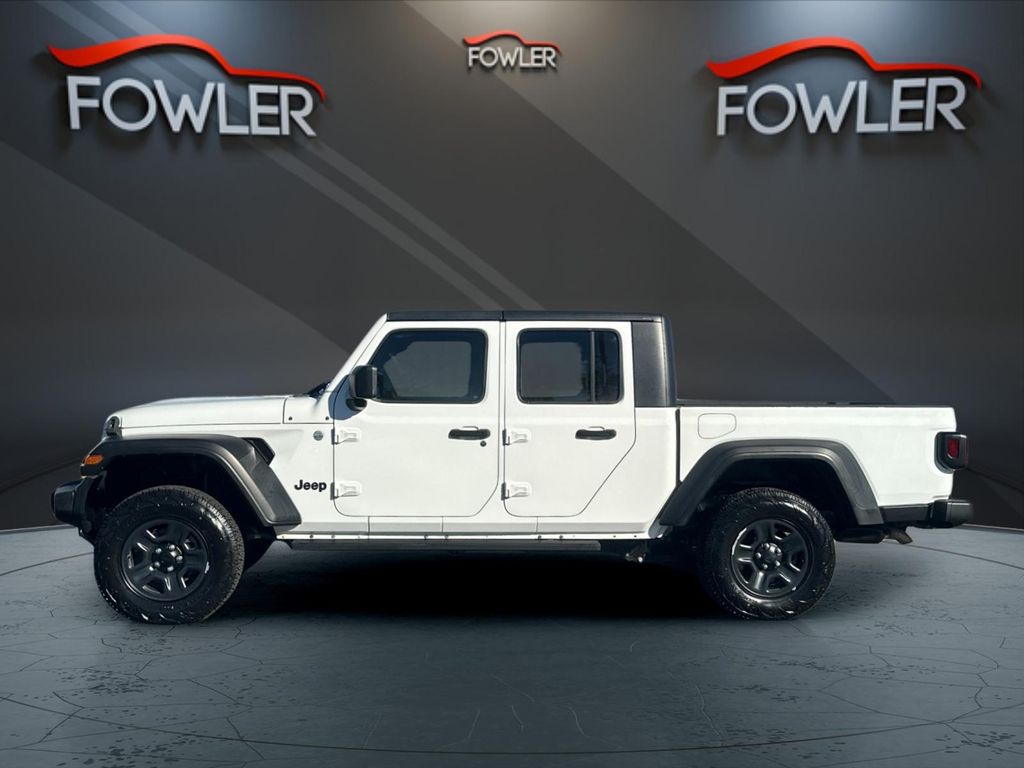 2020 Jeep Gladiator Sport photo 2