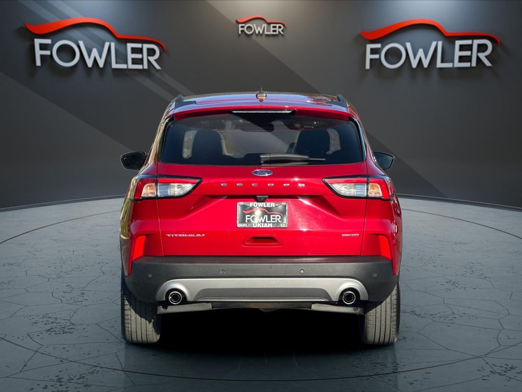 2022 Ford Escape Titanium photo 4