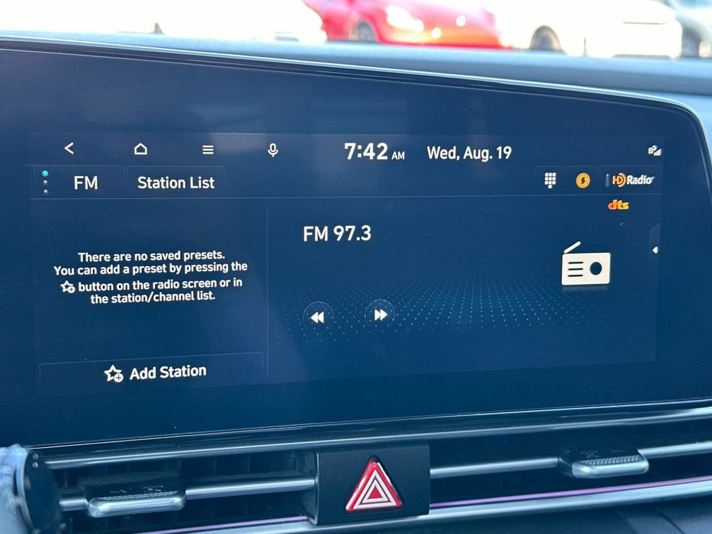 2025 Hyundai Elantra Limited - Photo 22
