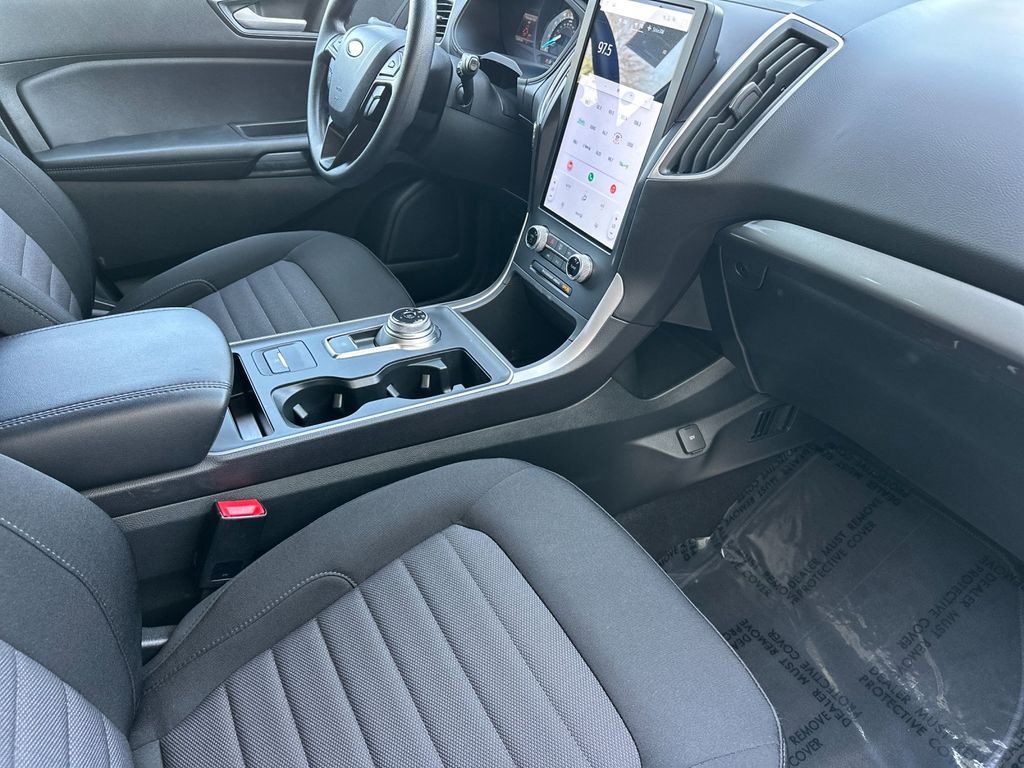 2024 Ford Edge SE - Photo 17