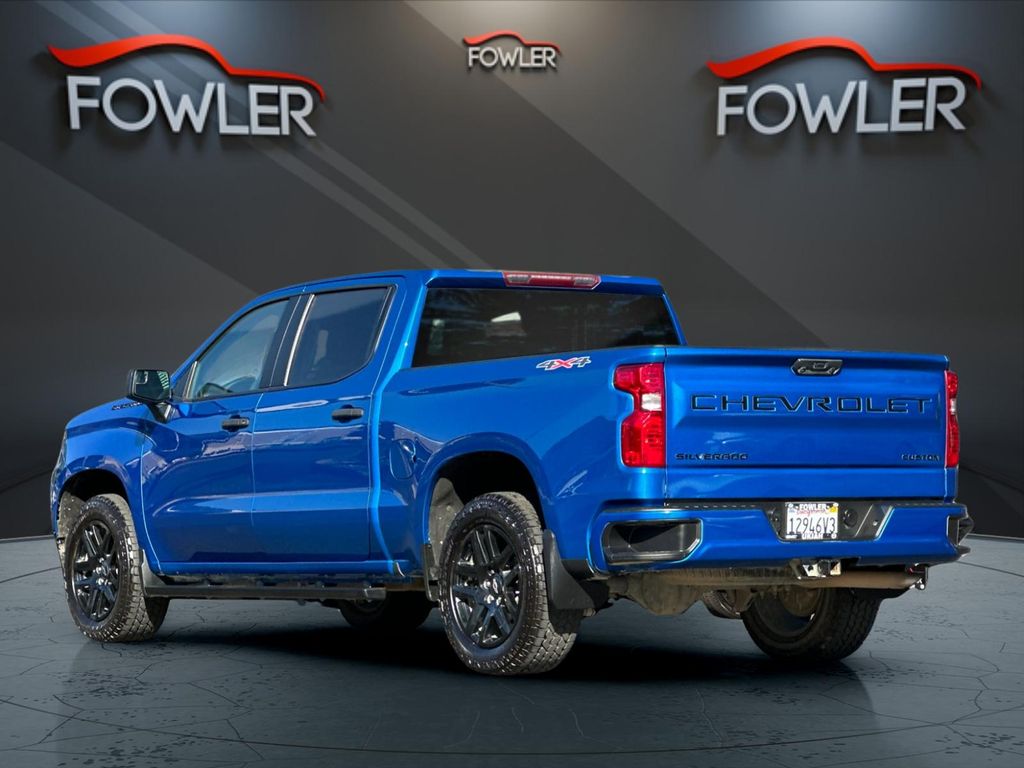2023 Chevrolet Silverado 1500 Custom photo 3
