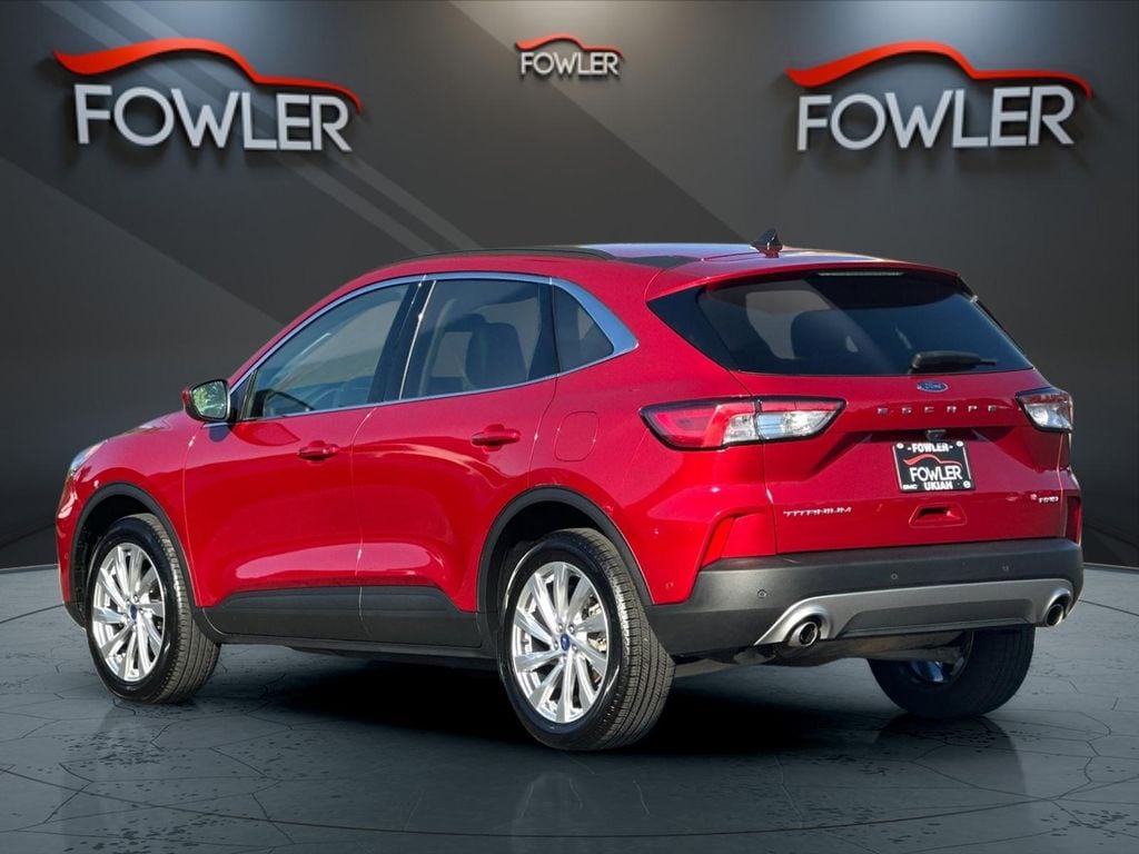 2022 Ford Escape Titanium photo 3