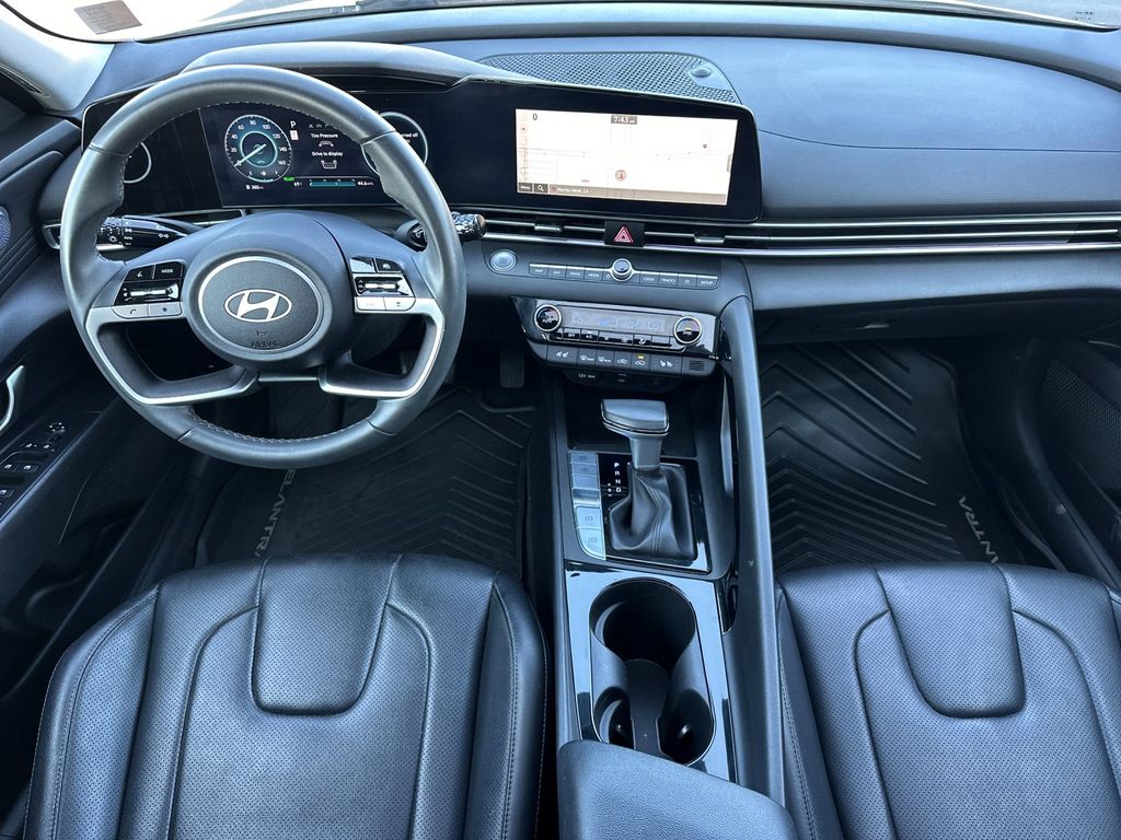 2025 Hyundai Elantra Limited - Photo 16
