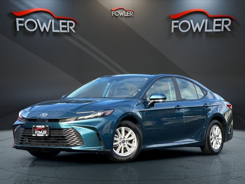 2025 Toyota Camry LE's photo