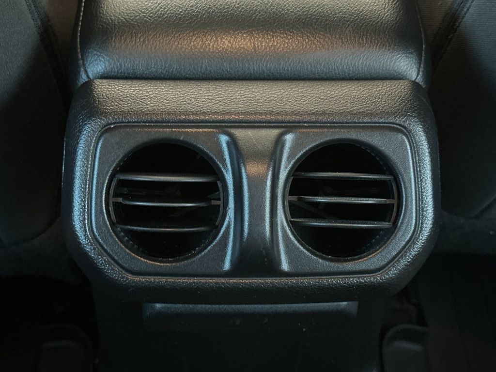 2021 Jeep Wrangler ISLANDER - Photo 17