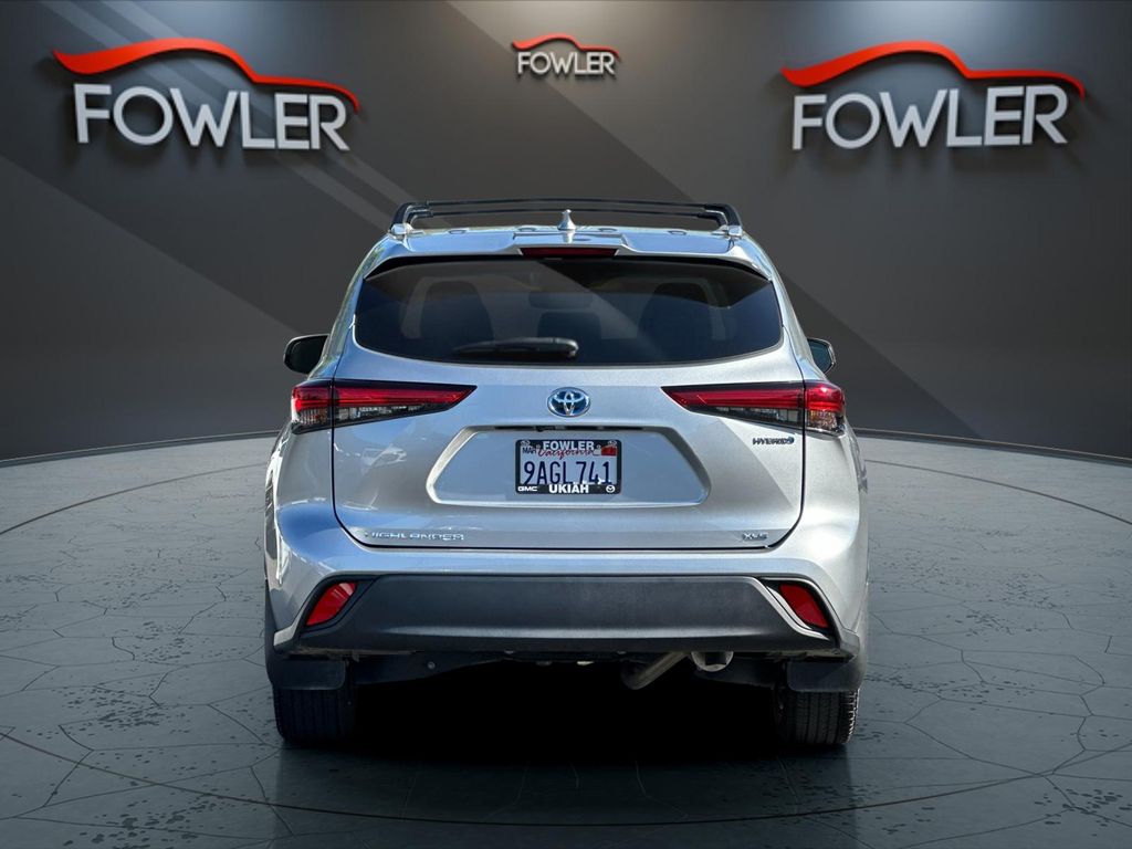2022 Toyota Highlander Hybrid XLE photo 4