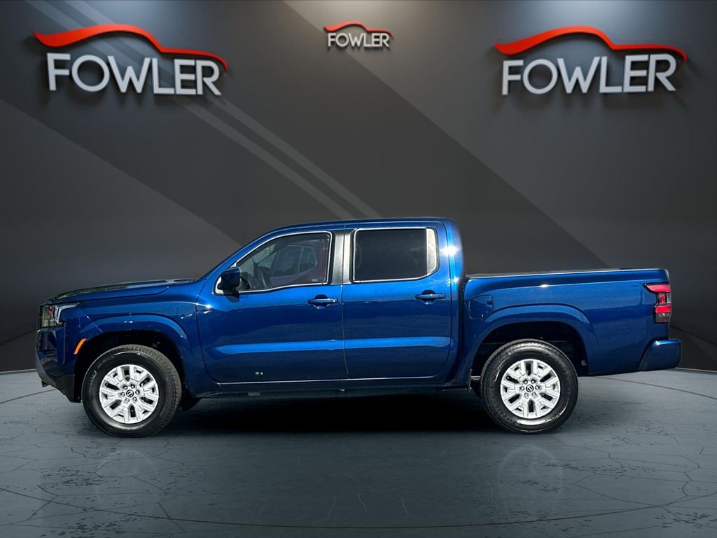 2023 Nissan Frontier SV photo 2