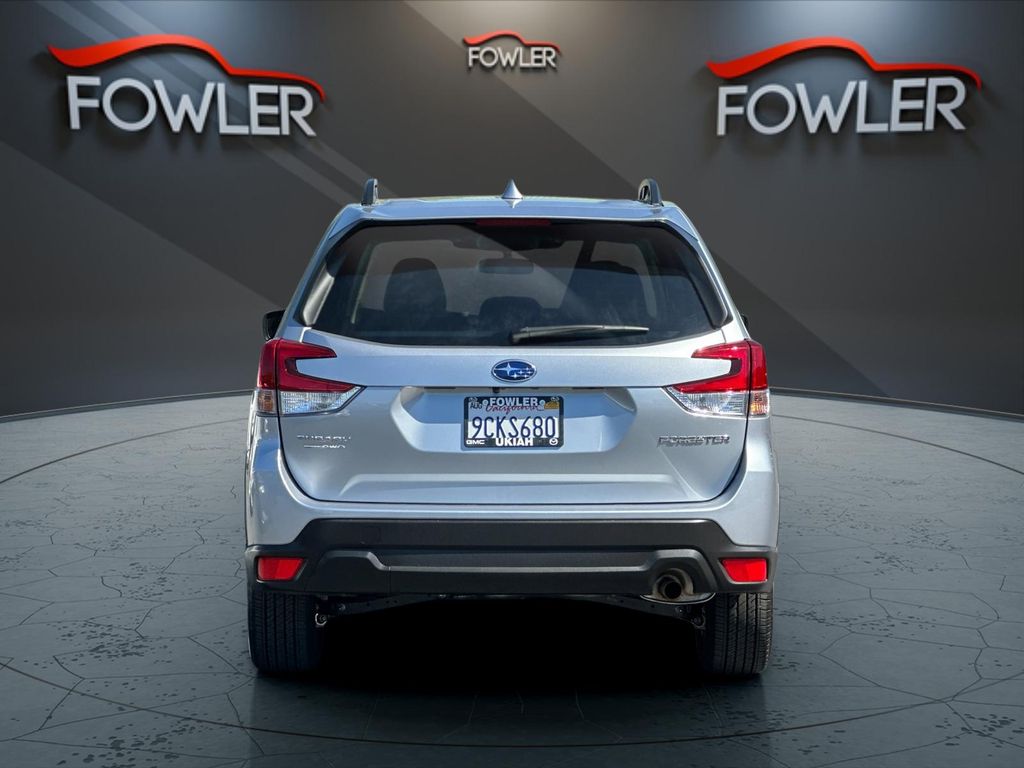 2022 Subaru Forester Premium photo 3